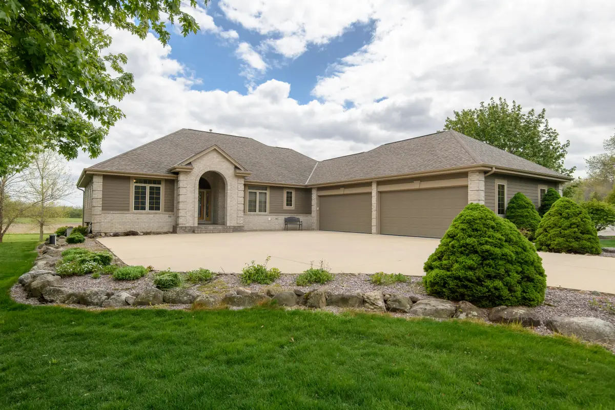 S103W22145 Kelsey Ave, Vernon, WI 53103 - #1