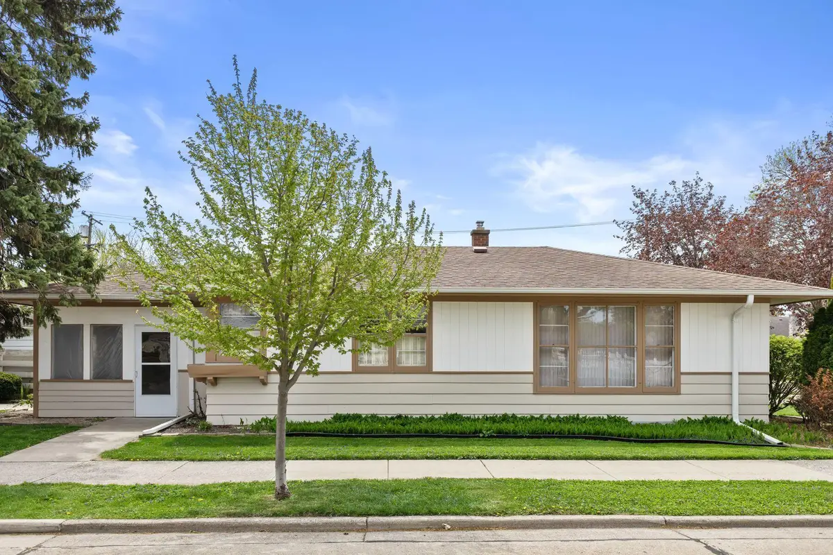 2821 Green St, Racine, WI 53402 - #1