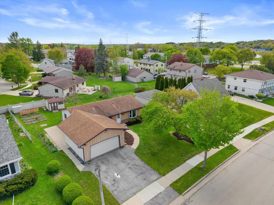 1507 Mohawk Ln, Waukesha, WI 53186 - #3