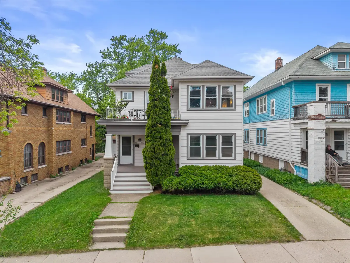 2016 E Newton Ave, Shorewood, WI 53211 - #1