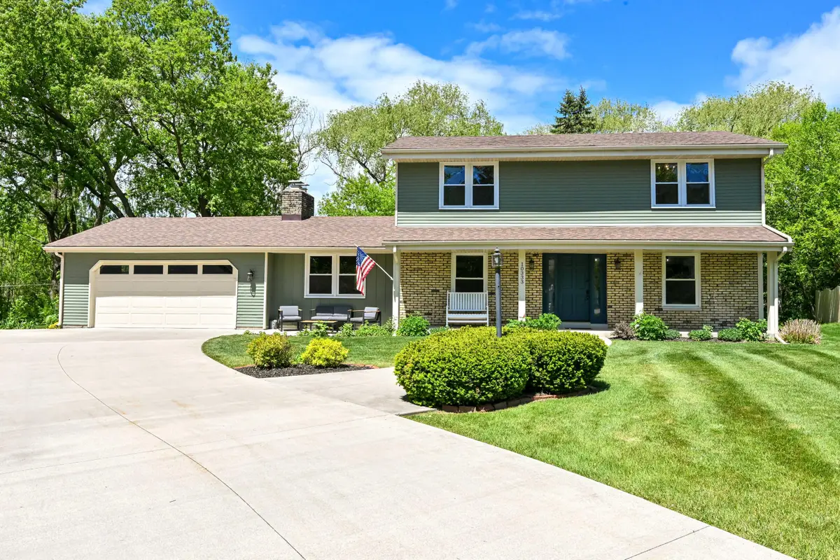 10333 N Versailles Ct, Mequon, WI 53092 - #1