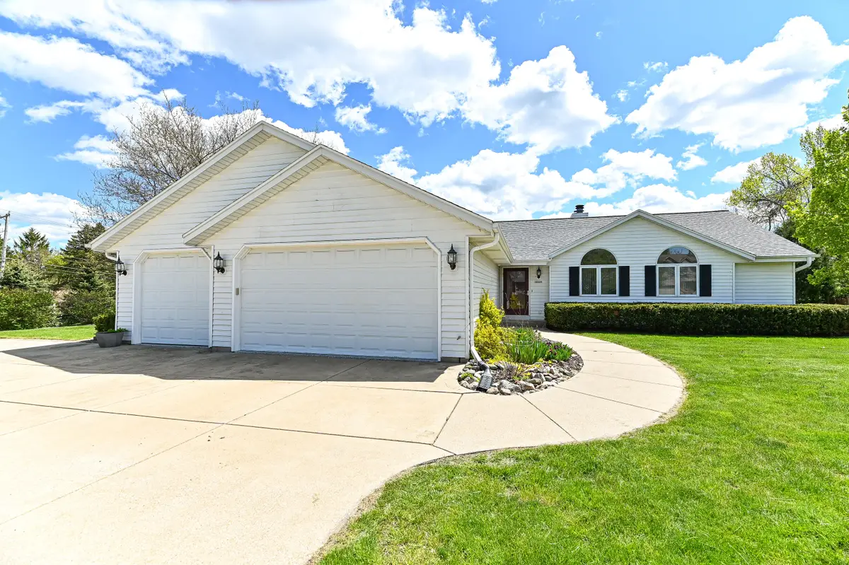 12405 W North Ln, New Berlin, WI 53151 - #1