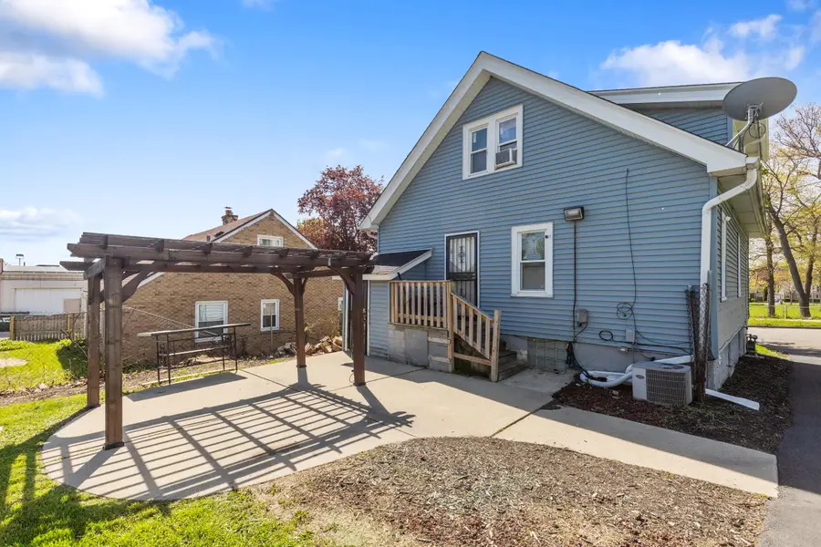 3318 W Florist Ave, Milwaukee, WI 53209 - #3