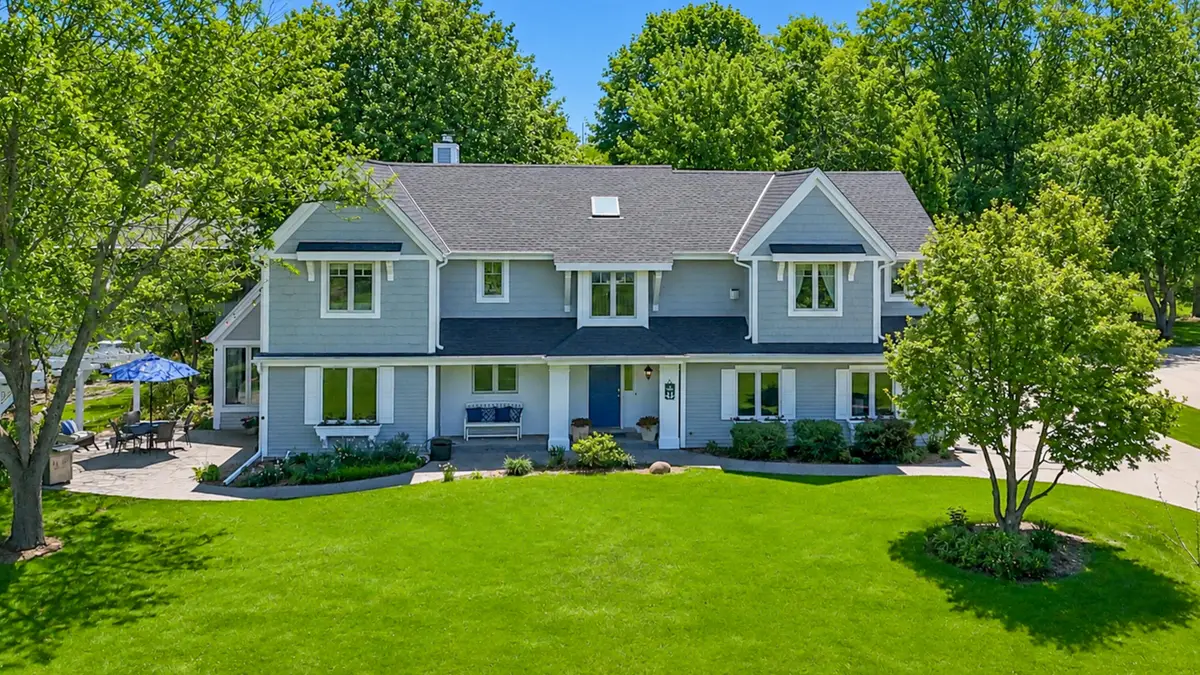 N23W28221 Beach Park Cir, Delafield, WI 53072 - #1