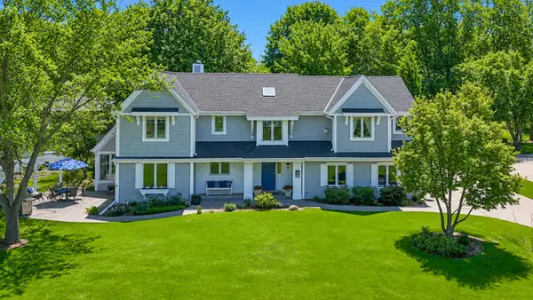 N23W28221 Beach Park Cir, Delafield, WI 53072
