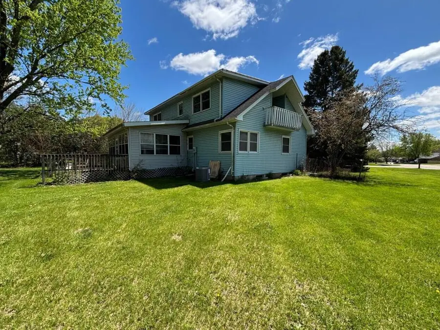 711 E Jonquil Ct, Beloit, WI 53511 - #2