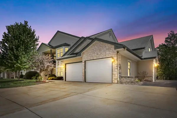 10210 W Deerwood Ln, Franklin, WI 53132