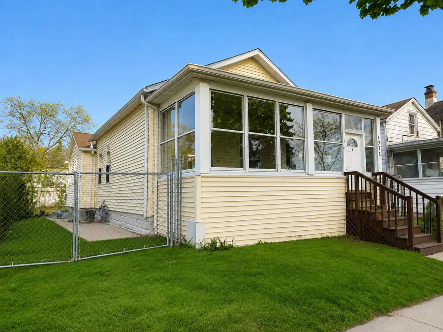 1325 Villa St, Racine, WI 53403 - #2