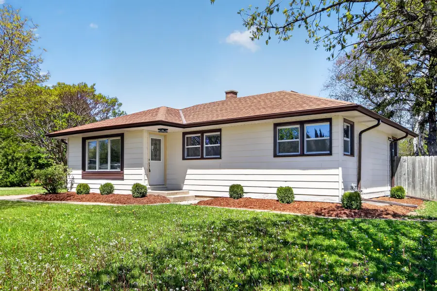 5224 W Luebbe Ln, Milwaukee, WI 53223 - #2