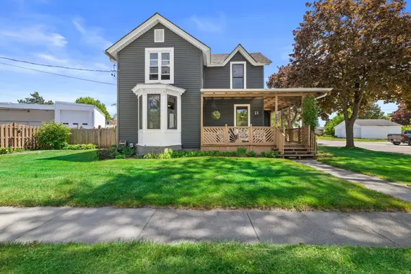 520 Freeman St, Genoa City, WI 53128