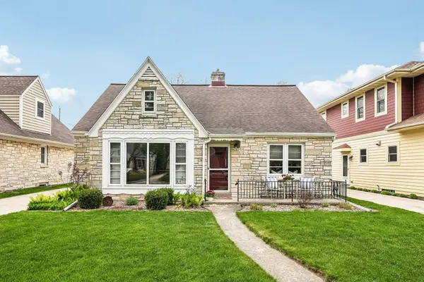 4949 N Idlewild Ave, Whitefish Bay, WI 53217