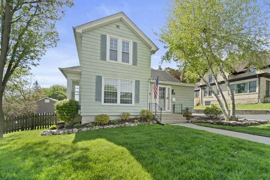 424 James St, Burlington, WI 53105 - #3