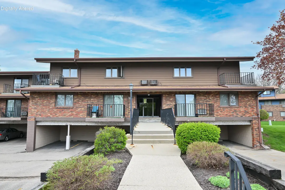 4015 S 84th St, Greenfield, WI 53228 - #1