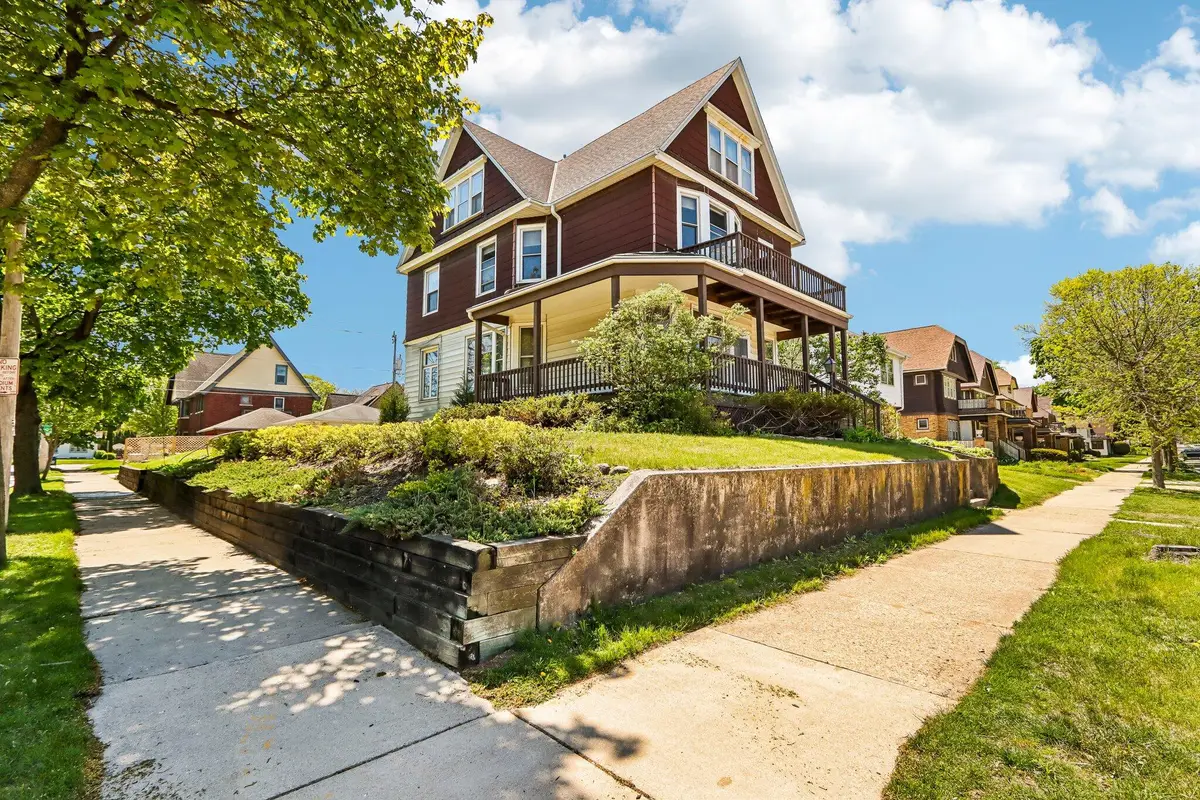 4905 W Wells St, Milwaukee, WI 53208 - #1