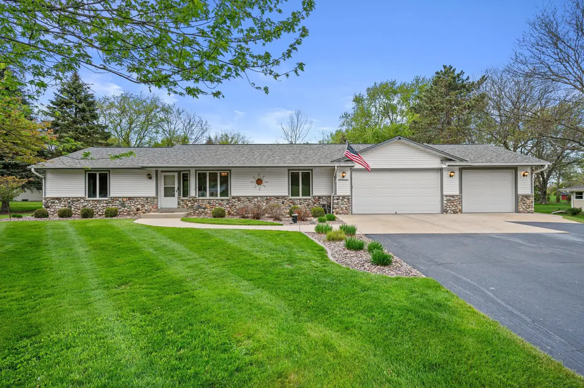N65W28580 Fairlane Dr, Merton, WI 53029 - #1