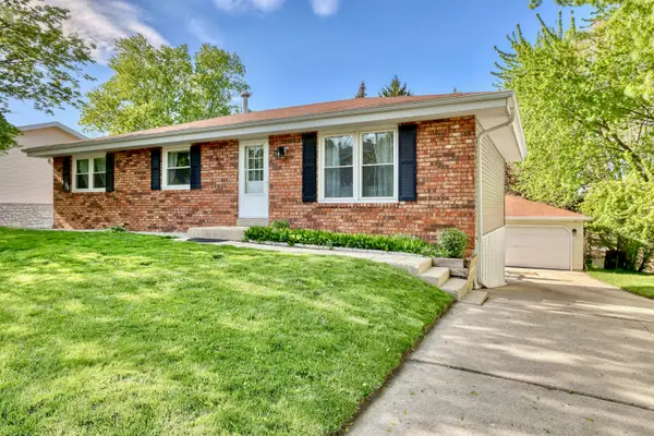 1960 Dixie Dr, Waukesha, WI 53189