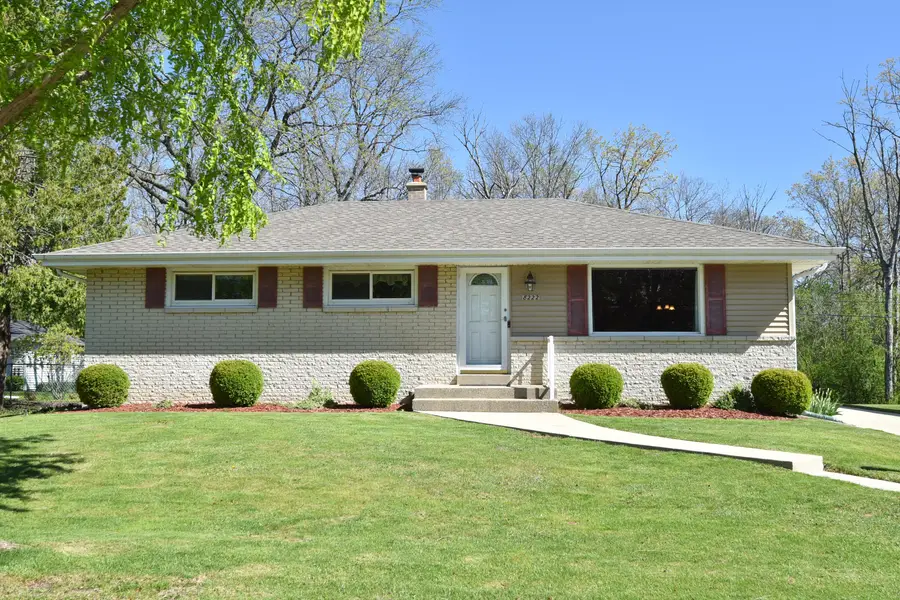 8222 W Norwich Ave, Greenfield, WI 53220 - #3