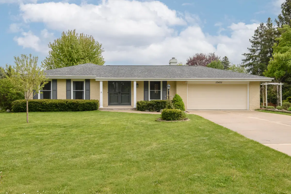 12455 W Hickory Rd, New Berlin, WI 53151 - #1