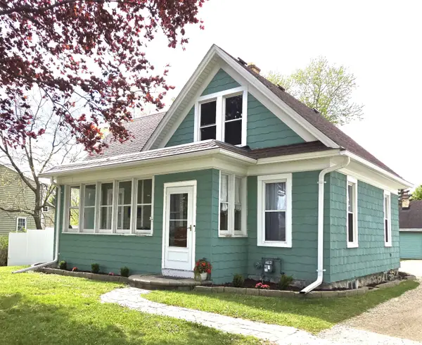 913 E Washington St, West Bend, WI 53095