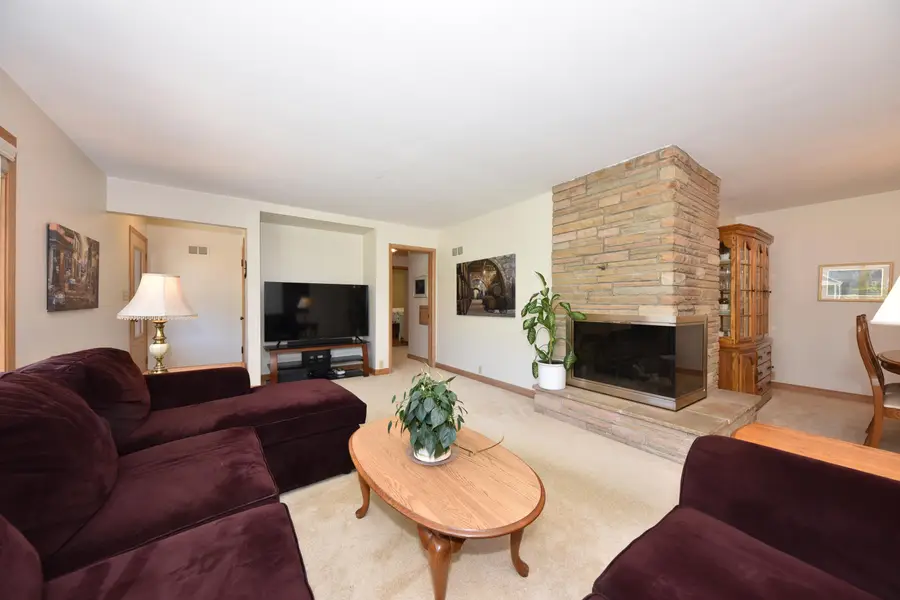 814 E Manor Cir, Bayside, WI 53217 - #3