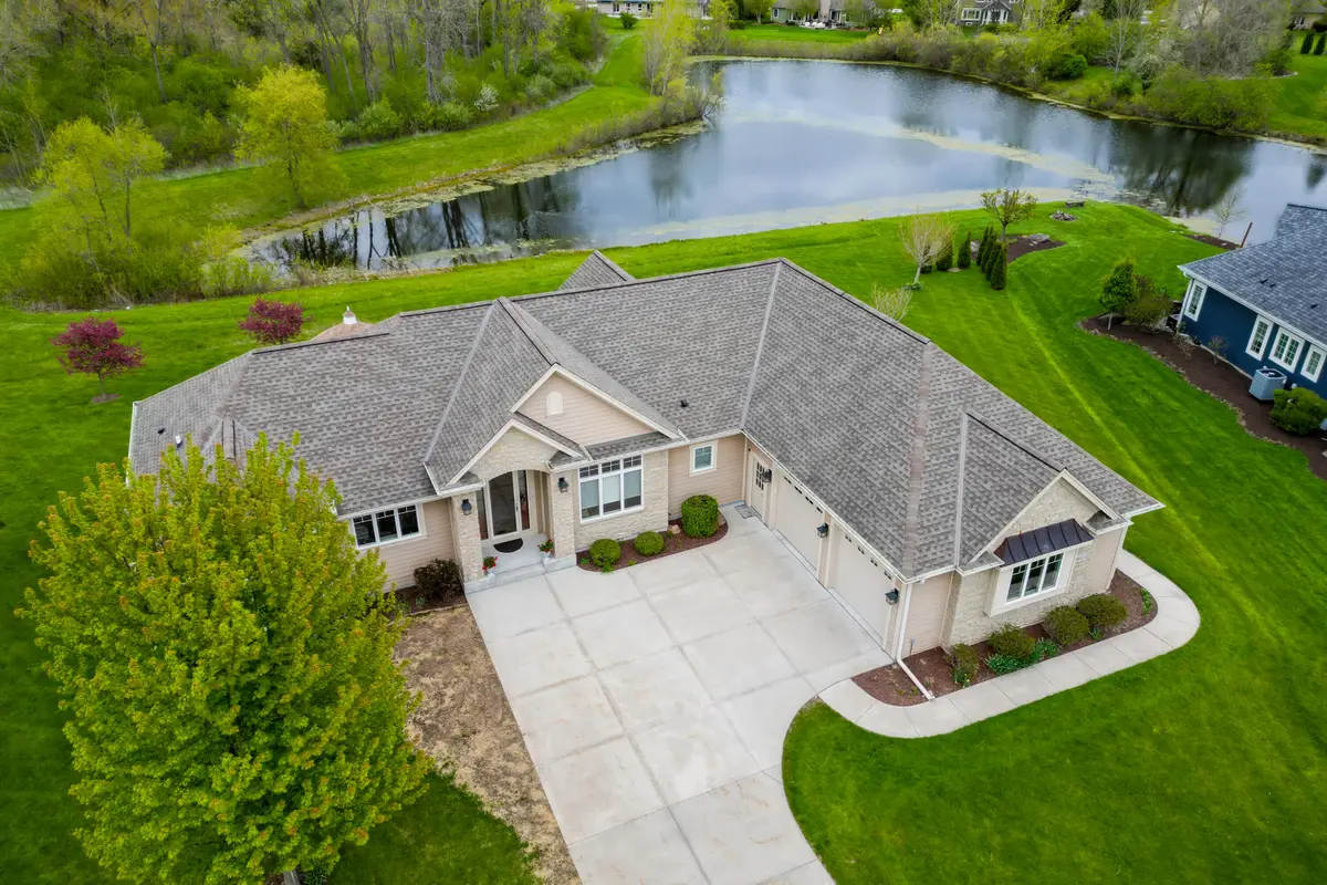 8622 S Avian Way, Franklin, WI 53132 - #1
