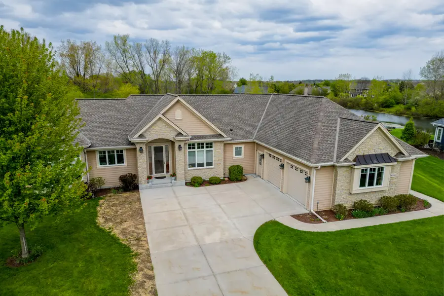 8622 S Avian Way, Franklin, WI 53132 - #2
