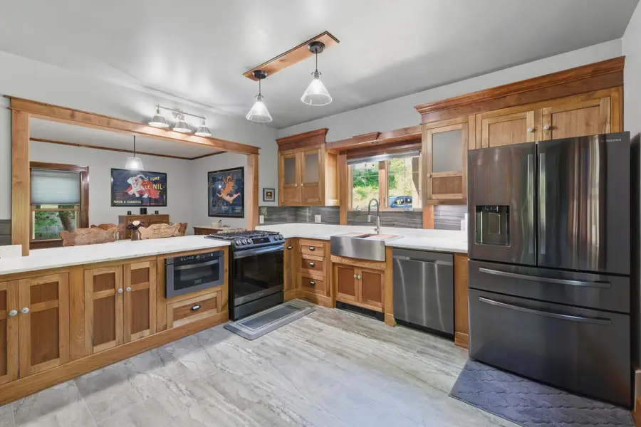 716 S 6th Ave, West Bend, WI 53095 - #2