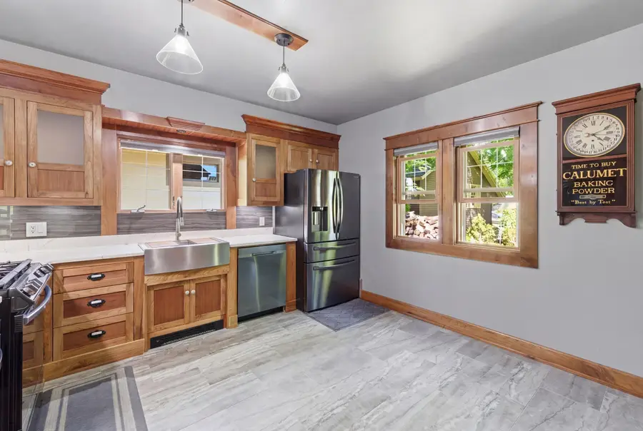 716 S 6th Ave, West Bend, WI 53095 - #3