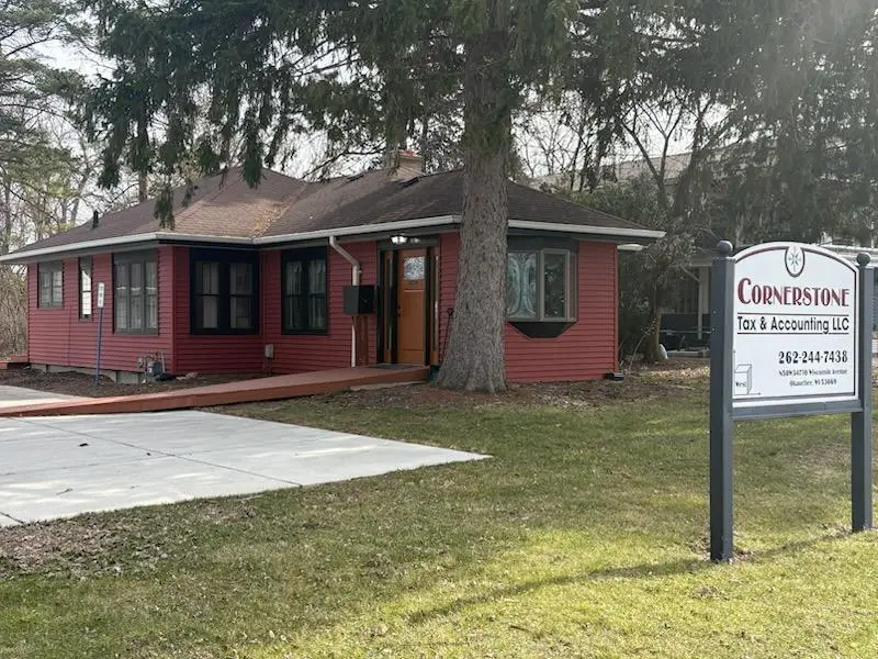 N50W34710 Wisconsin Ave, Okauchee, WI 53069 - #1
