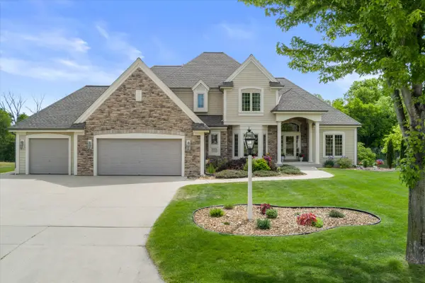 8234 S 43rd St, Franklin, WI 53132