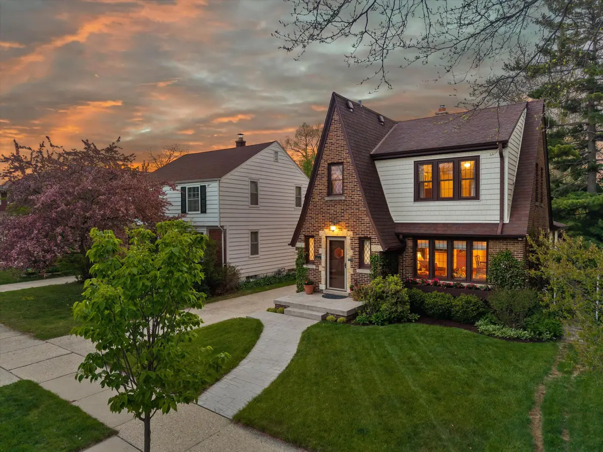 4971 N Idlewild Ave, Whitefish Bay, WI 53217 - #1