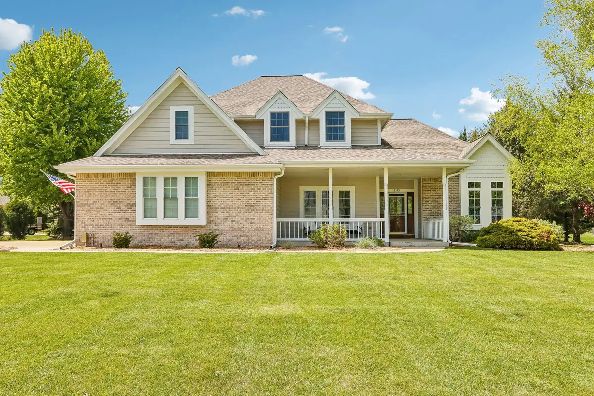 2335 N Forest Run, Summit, WI 53066 - #1