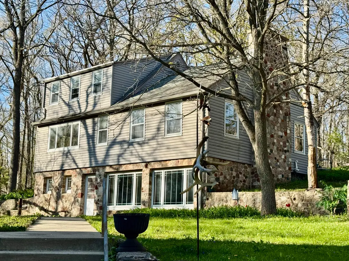 W228S8125 Guthrie Dr, Vernon, WI 53103 - #1