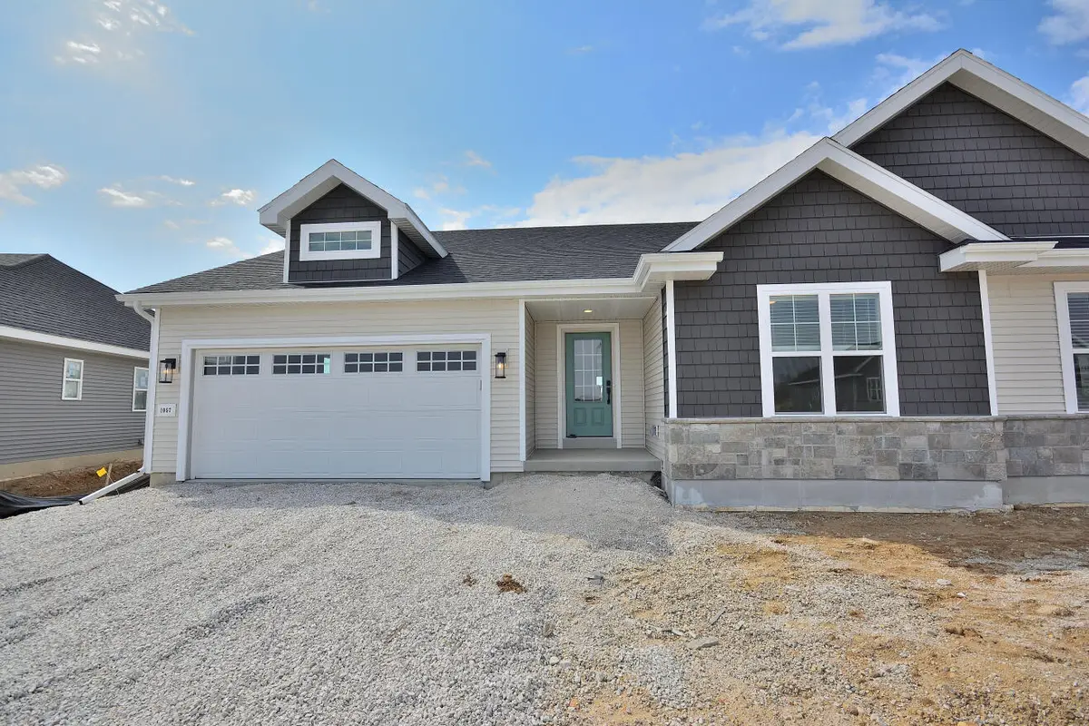 1057 Elderberry Rd, Oconomowoc, WI 53066 - #1