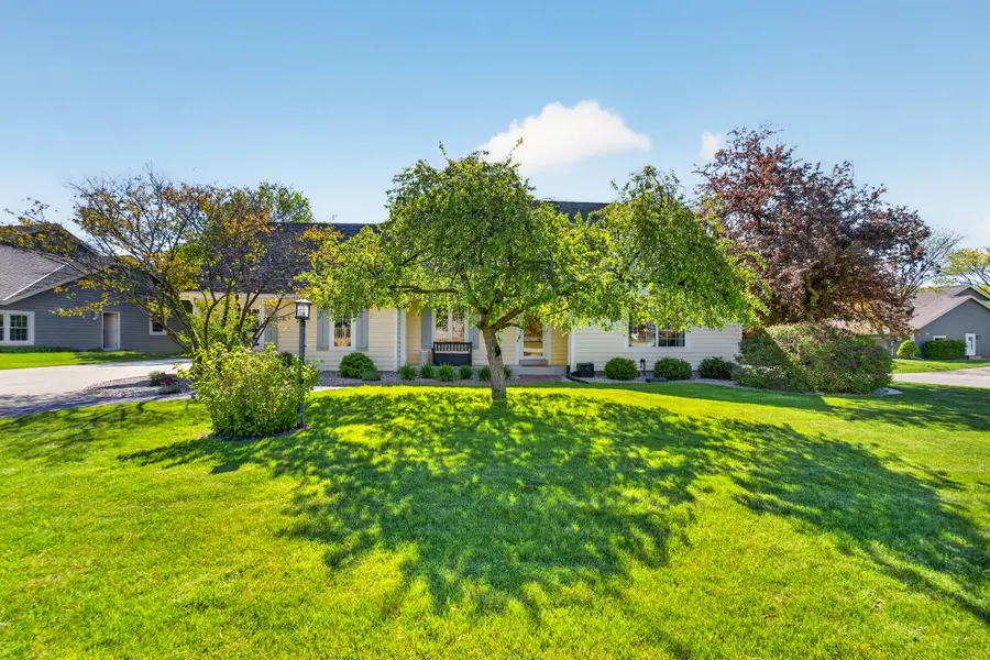 3953 S Victoria Ct, New Berlin, WI 53151 - #2