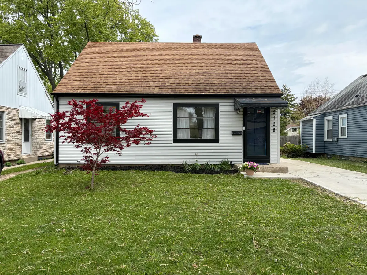 2108 S 93rd St, West Allis, WI 53227 - #1