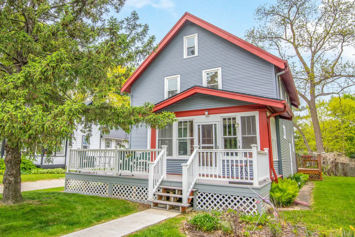 614 S Silver Lake St, Oconomowoc, WI 53066 - #1