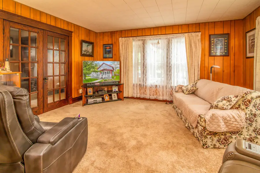 614 S Silver Lake St, Oconomowoc, WI 53066 - #2