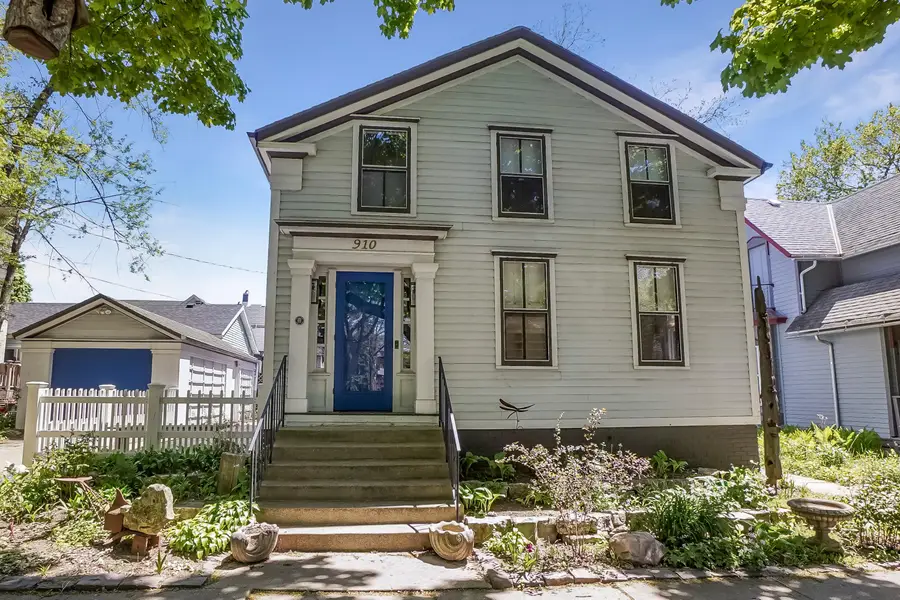910 S 3rd St, Milwaukee, WI 53204 - #3