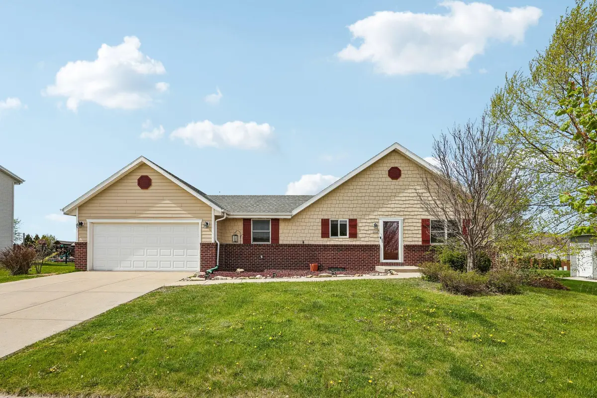 1112 Durango Dr, Hartford, WI 53027 - #1