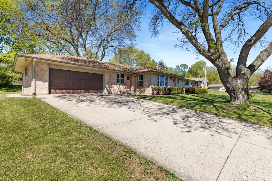 575 Kenmar Rd, Brookfield, WI 53005 - #3