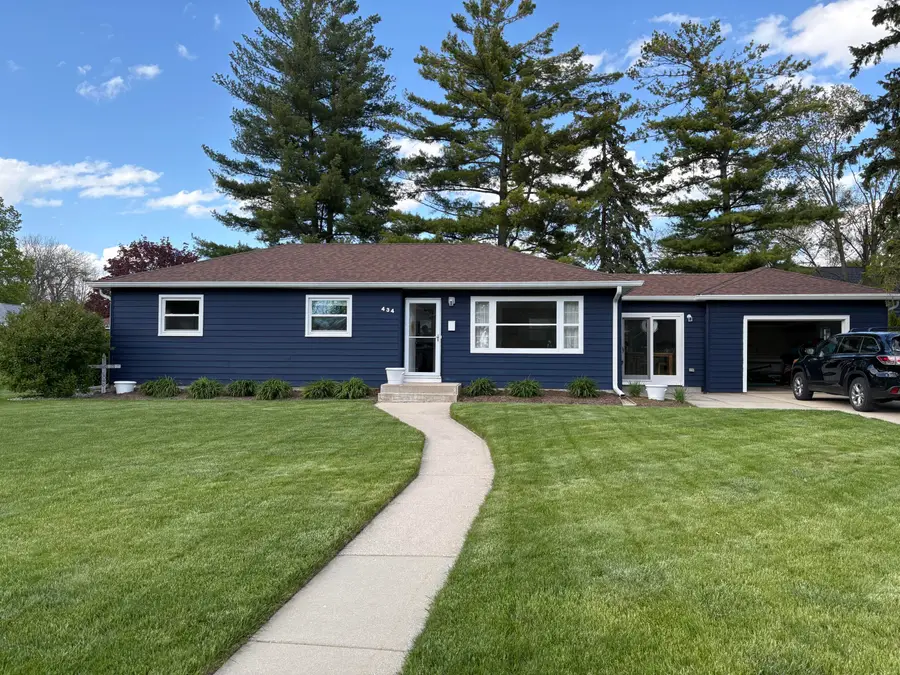 434 Greenland Ave, Oconomowoc, WI 53066 - #2