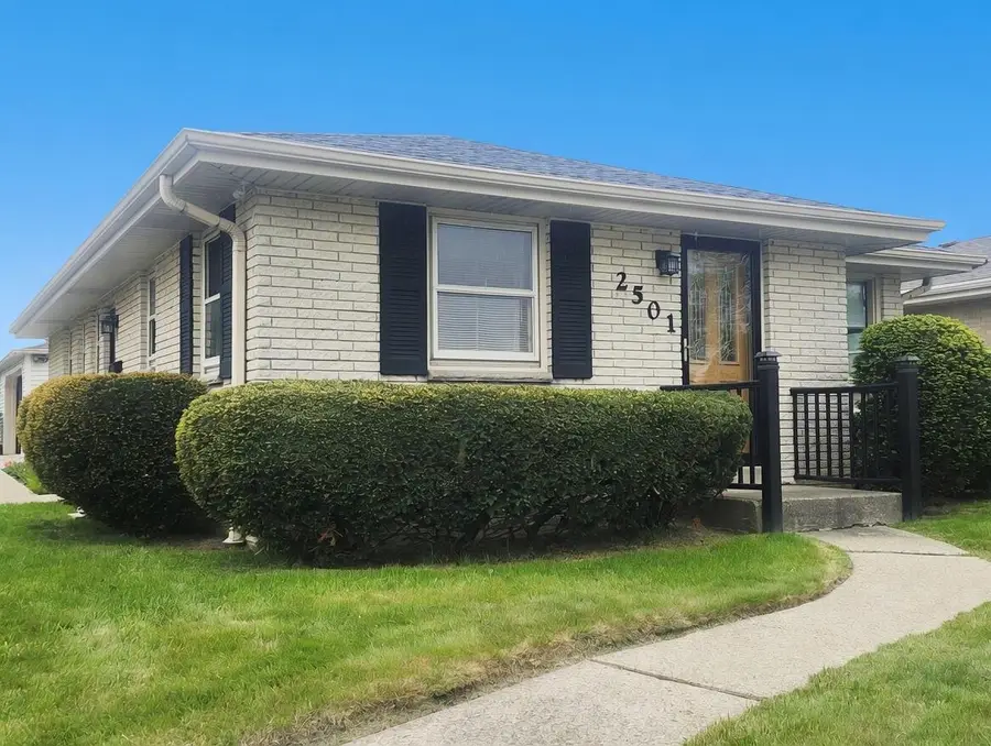 2501 W Layton Ave, Milwaukee, WI 53221 - #3