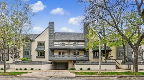 2555 N Lake Dr, Milwaukee, WI 53211