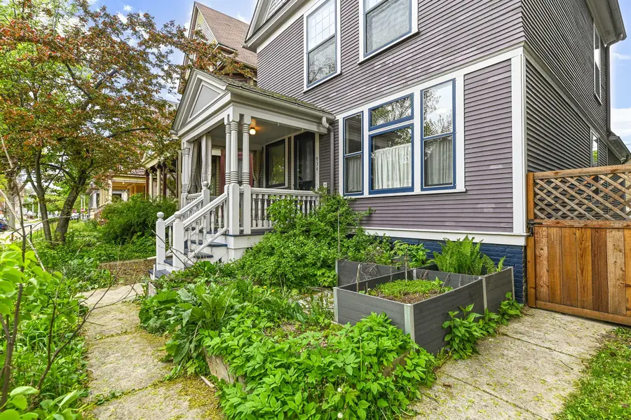 934 N 29th St, Milwaukee, WI 53208 - #3