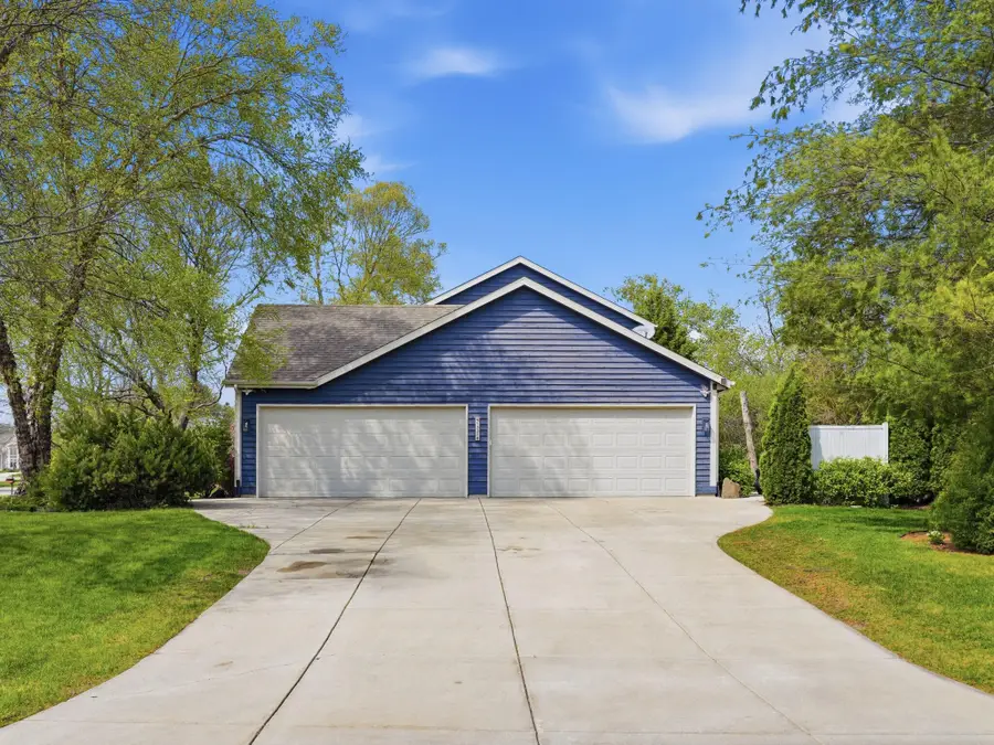 13370 W Maple Ridge Rd, New Berlin, WI 53151 - #2