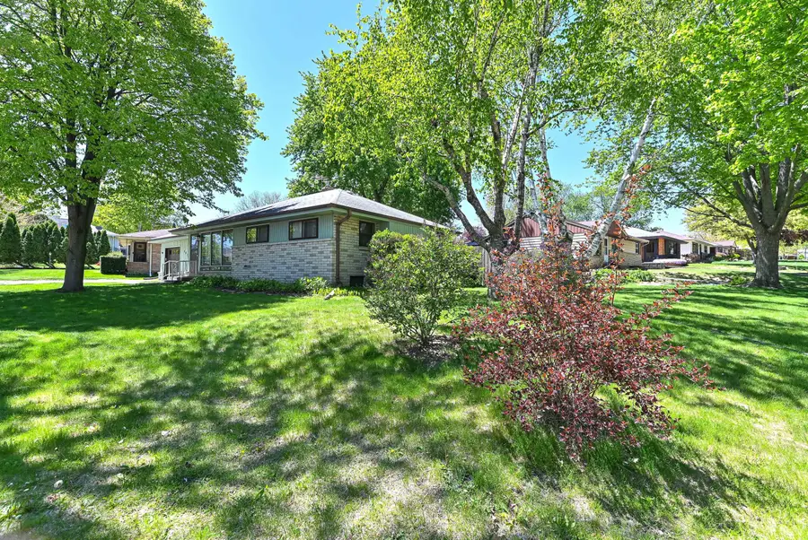 541 N 109th St, Wauwatosa, WI 53226 - #2