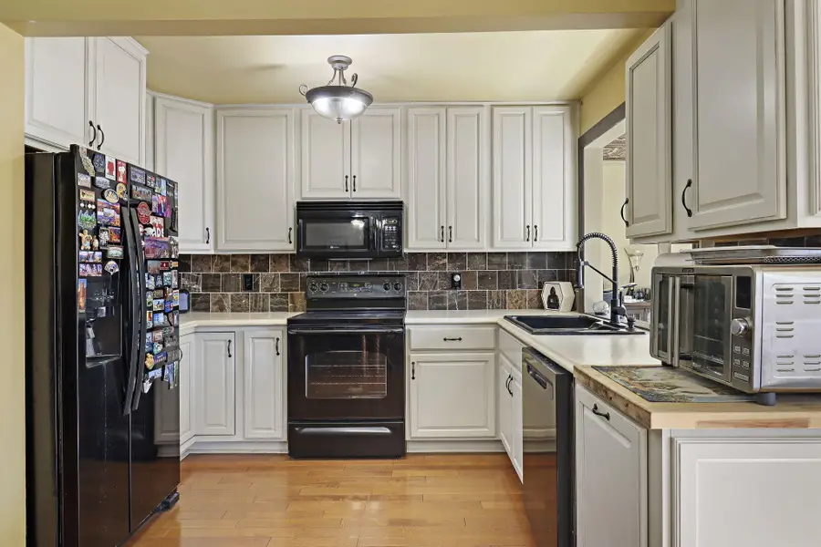 37 Hillock Dr, Mount Pleasant, WI 53406 - #2