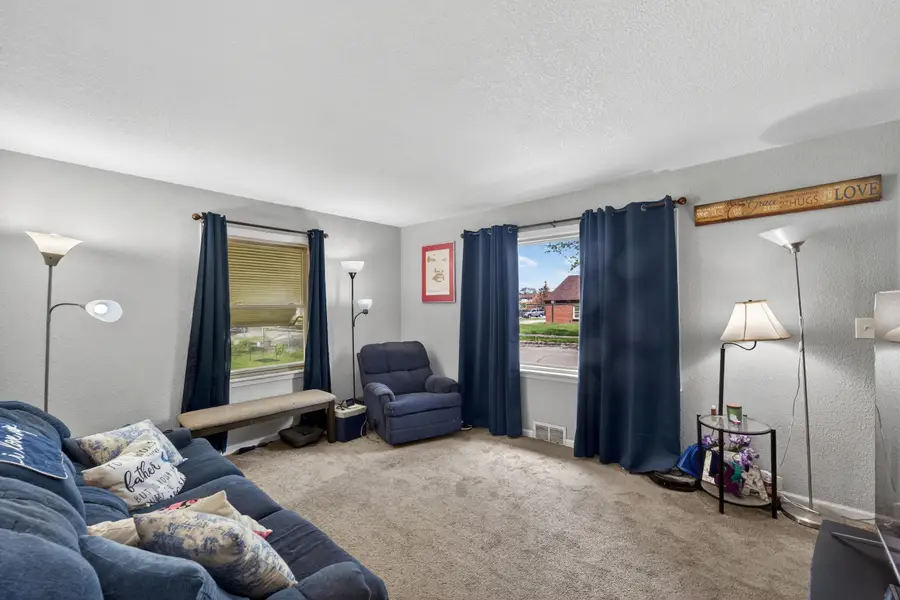 8601 W Melvina St, Milwaukee, WI 53222 - #3