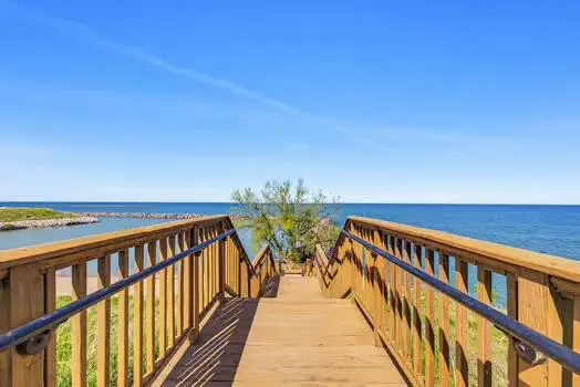 3862 S Lake Dr, Saint Francis, WI 53235 - #1